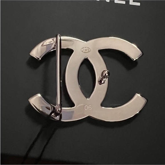 CHANEL NEW CC SILVER LOGO REVERSIBLE BLACK AND WHITE LEATHER BELT s 80 - Picture 5 of 12
